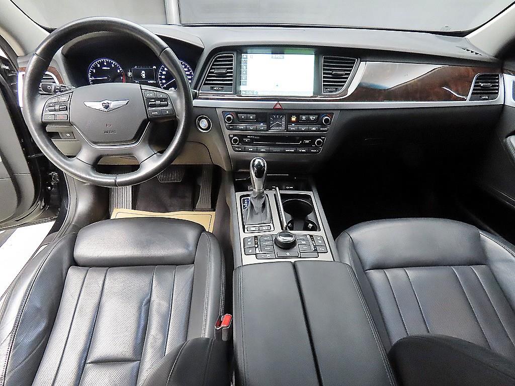 HYUNDAI Genesis - Vista 7