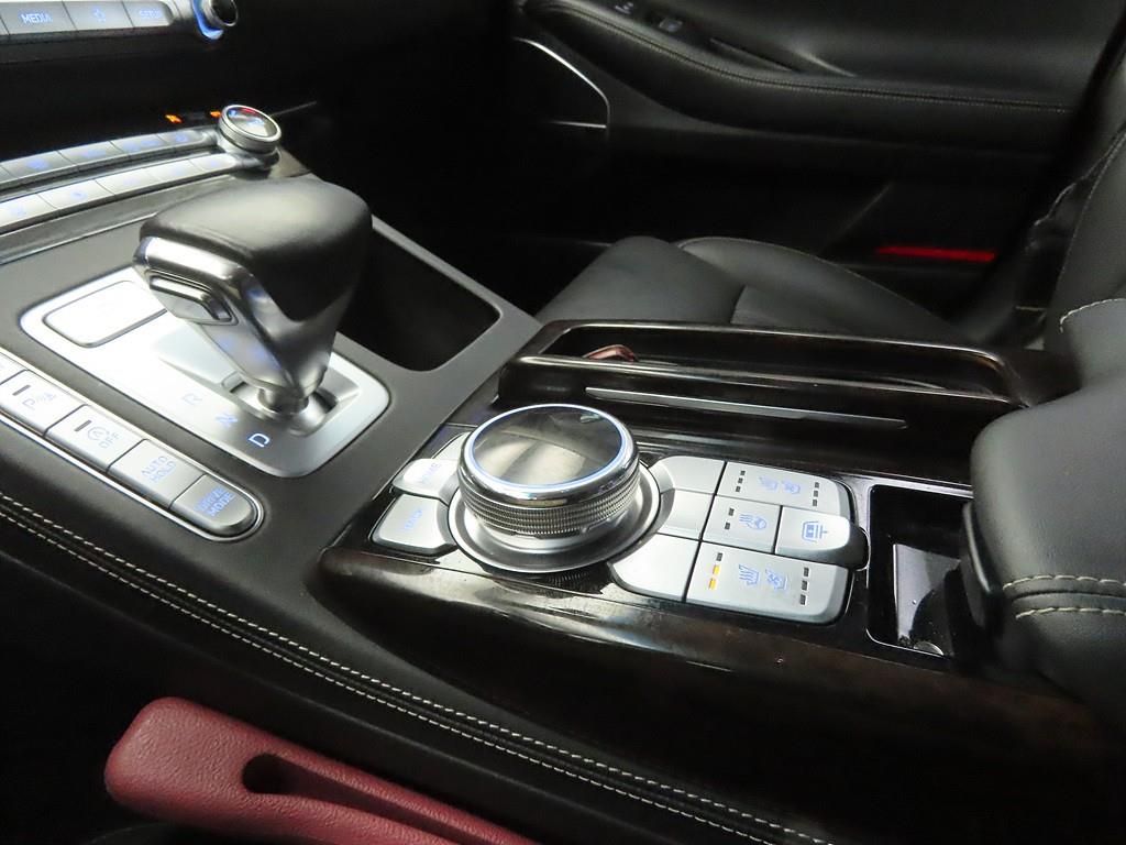 Genesis G90 - Vista 11