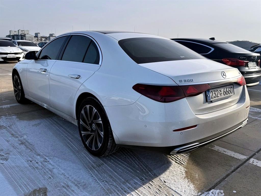 Mercedes Benz E class - Vista 4