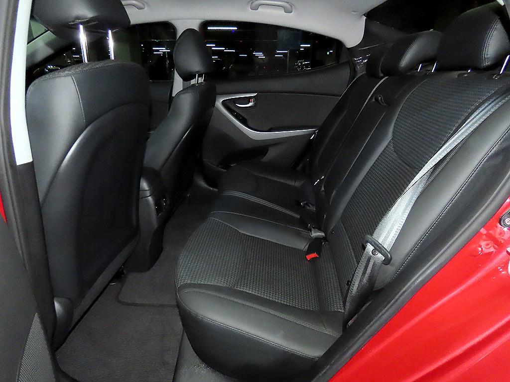 HYUNDAI Avante - Vista 7