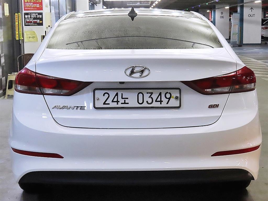 HYUNDAI Avante - Vista 5