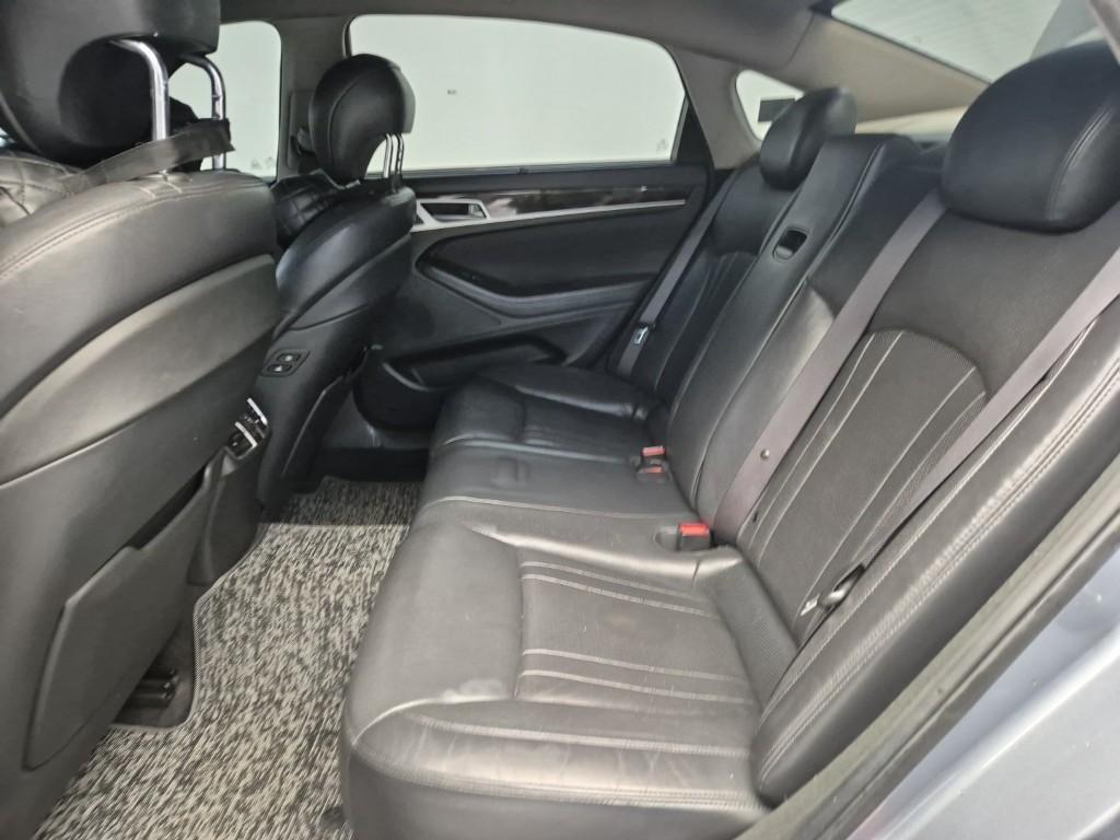 HYUNDAI Genesis - Vista 12