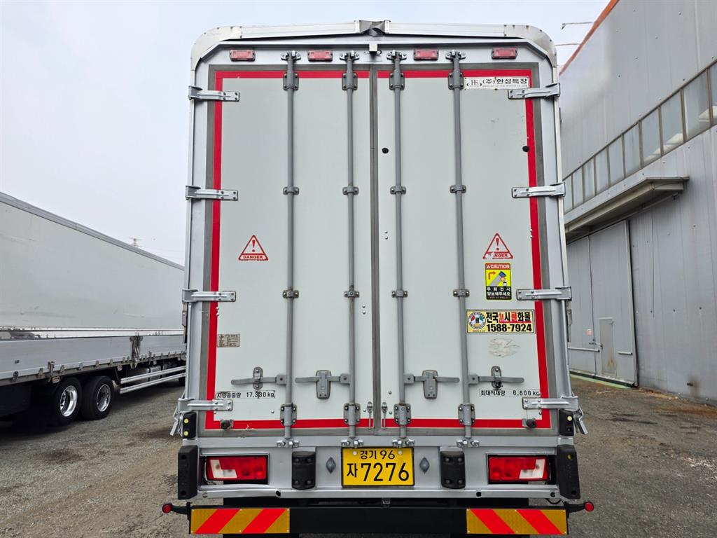 medium and large cargo truck - Vista 5