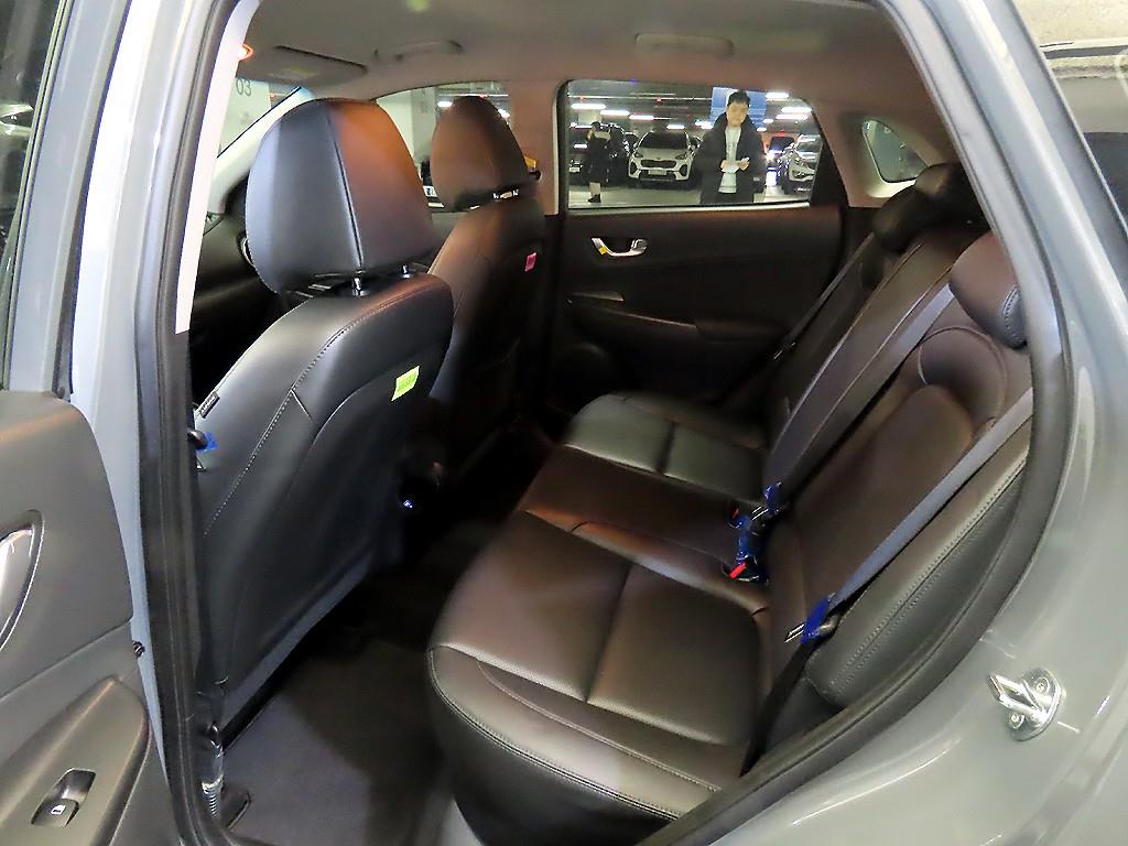 HYUNDAI Kona - Vista 7