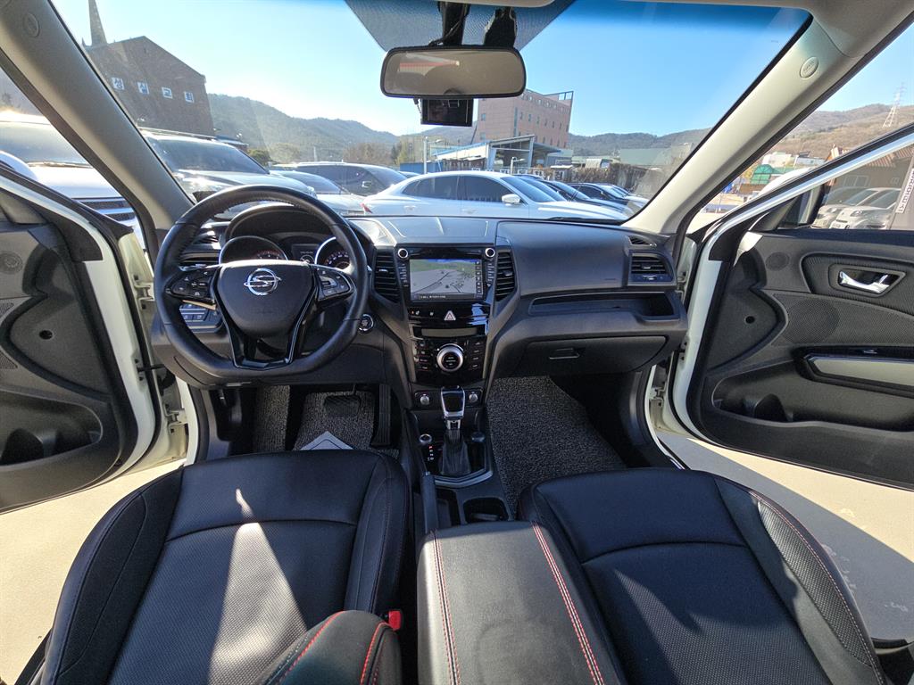 Ssangyong Tivoli - Vista 9