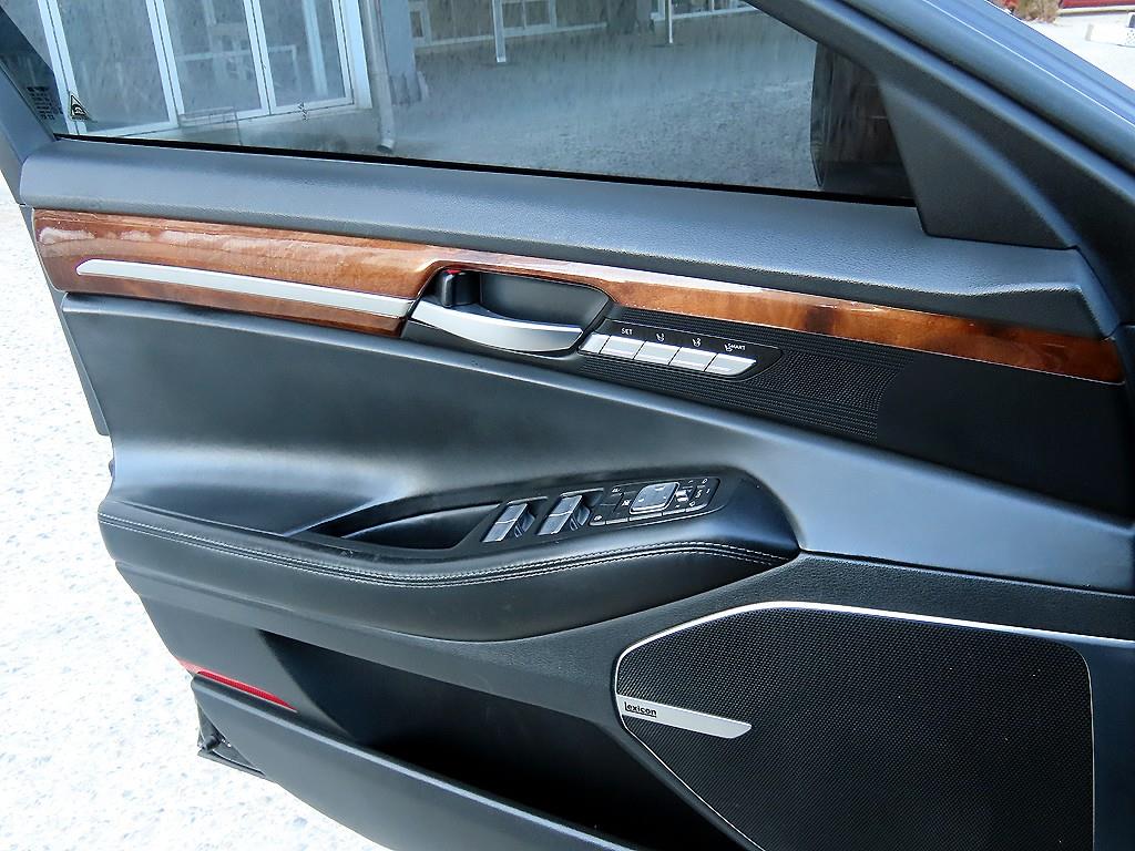 Genesis EQ900 - Vista 12