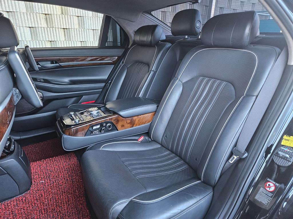 Genesis EQ900 - Vista 12