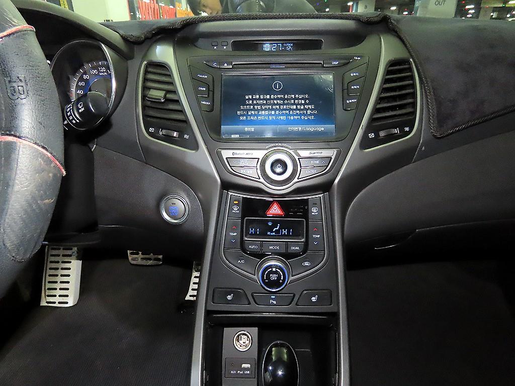 HYUNDAI Avante - Vista 11