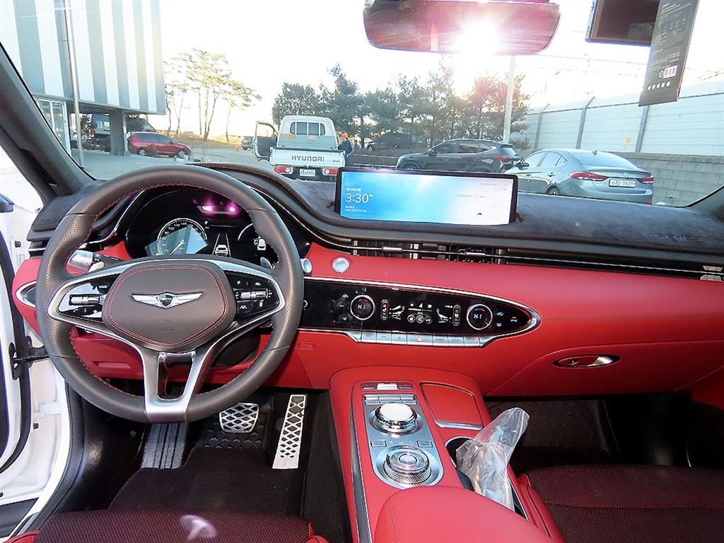 Genesis GV70 - Vista 7