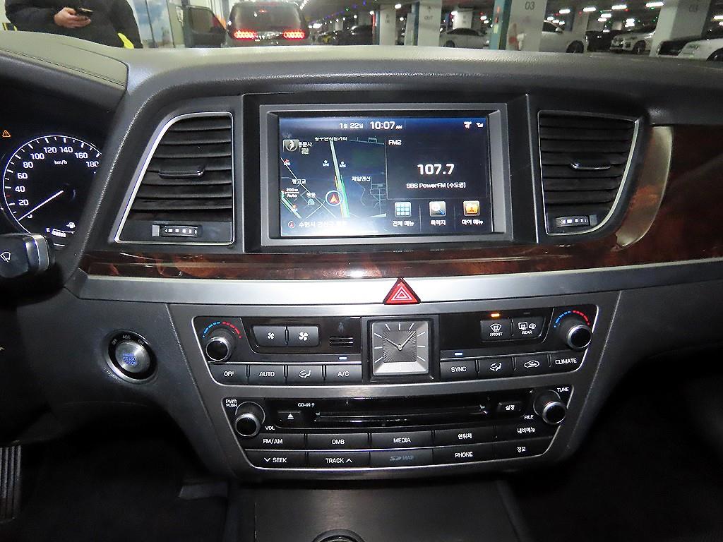 HYUNDAI Genesis - Vista 11