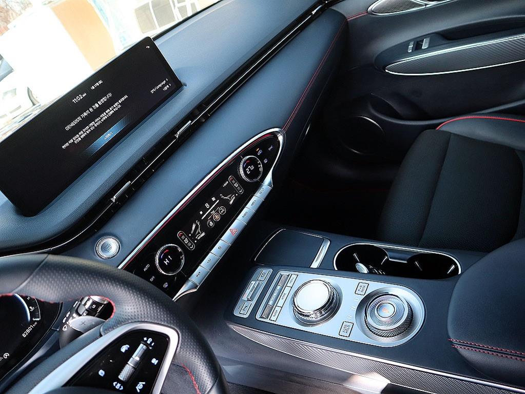 Genesis GV70 - Vista 10