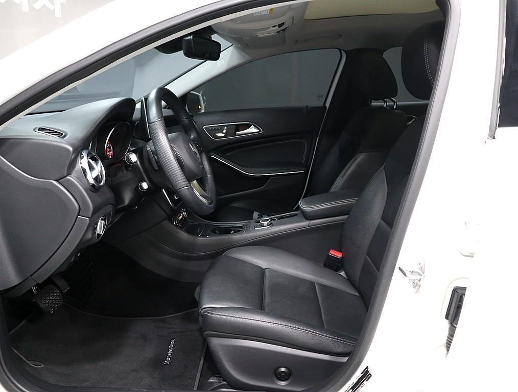 Mercedes Benz GLA Class - Vista 9