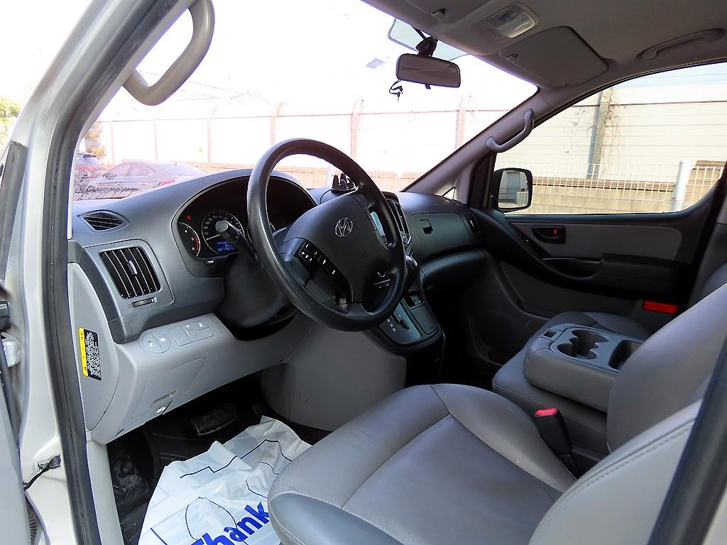 HYUNDAI Starex - Vista 7