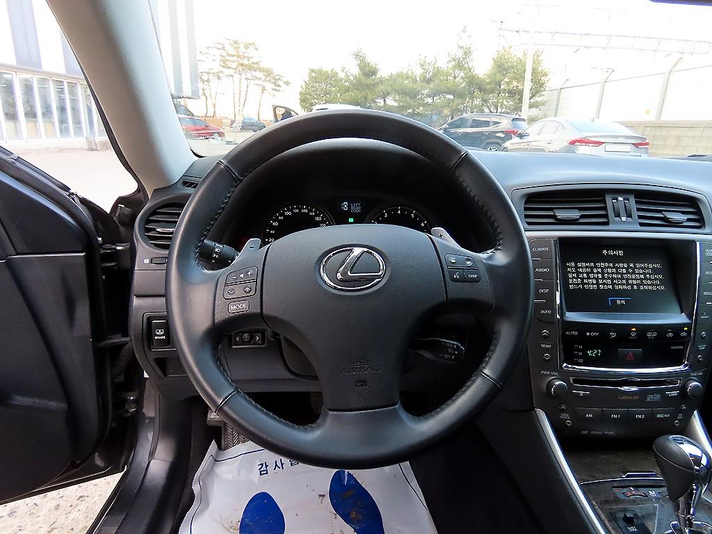 Lexus IS - Vista 8