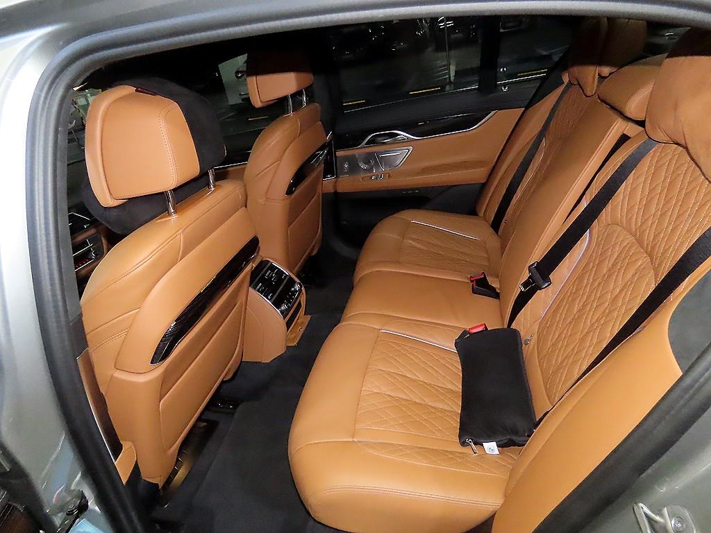 BMW 7 Series - Vista 5