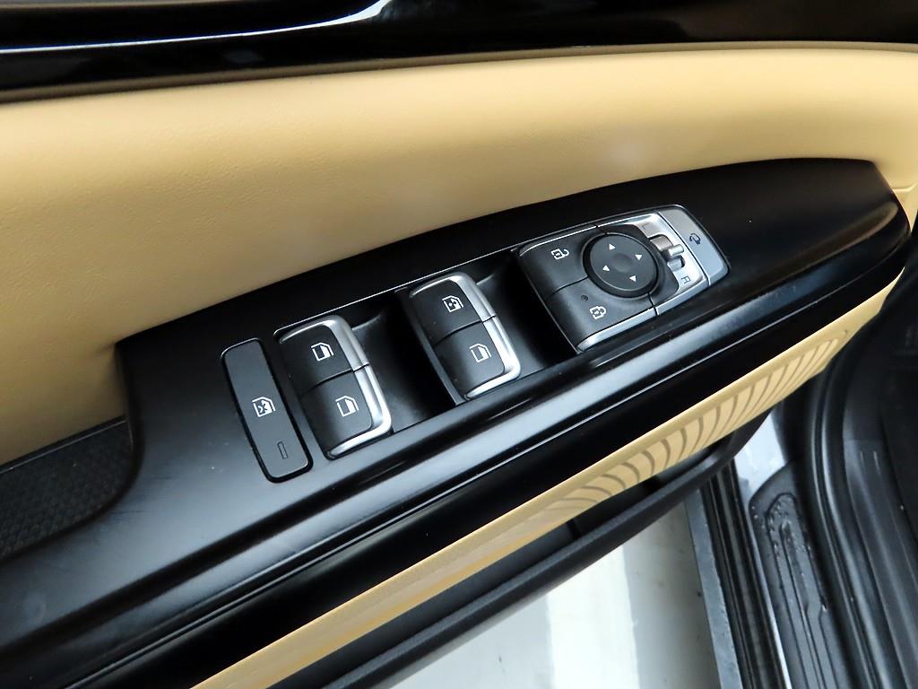 KIA Carnival - Vista 11