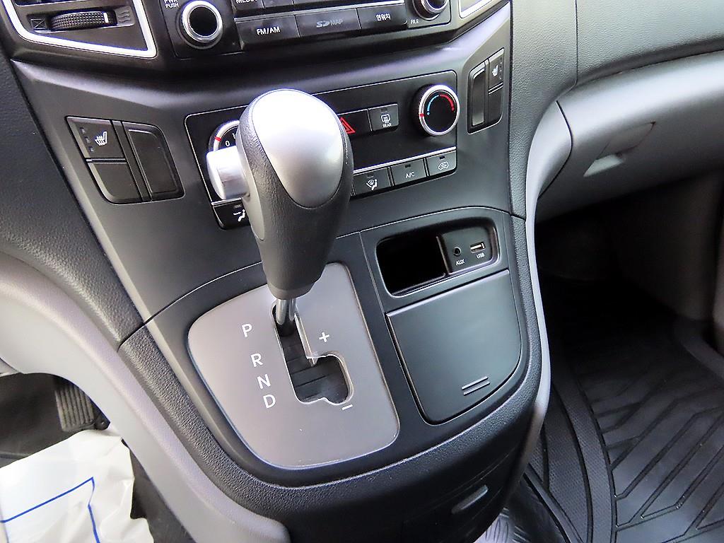 HYUNDAI Starex - Vista 10