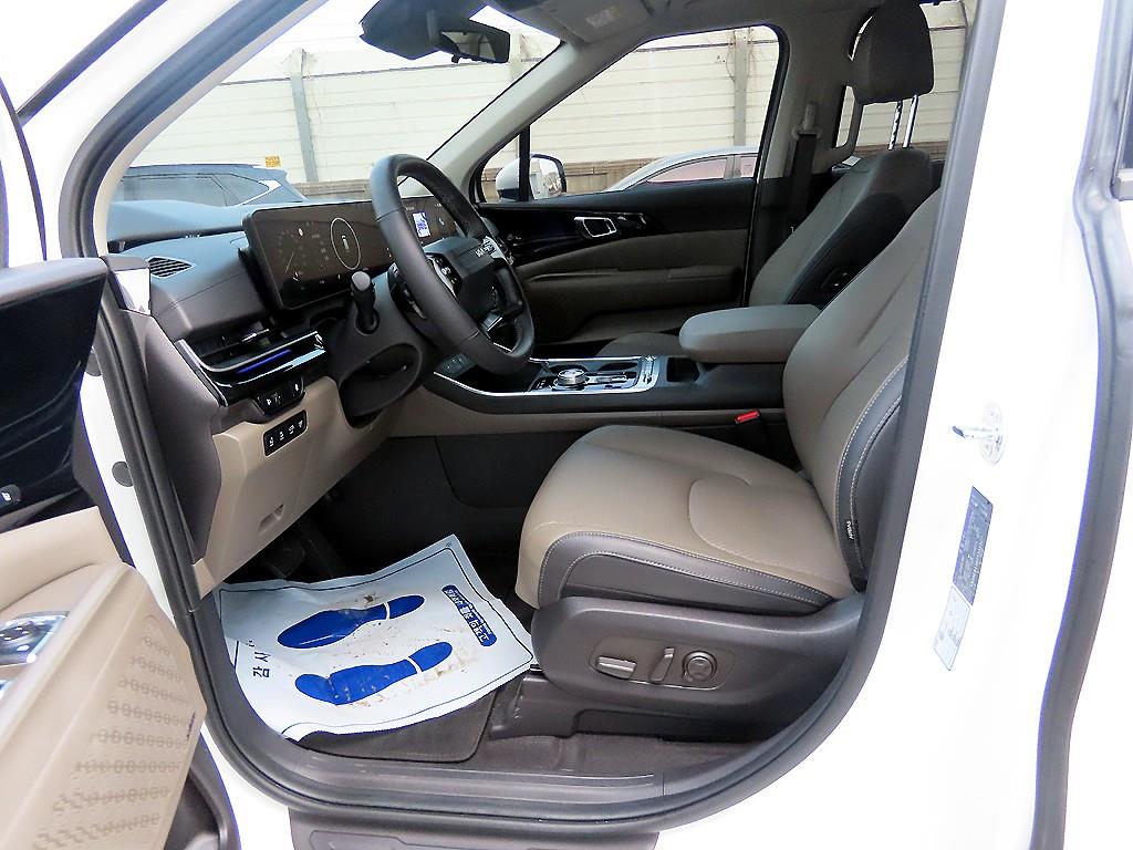 KIA Carnival - Vista 5