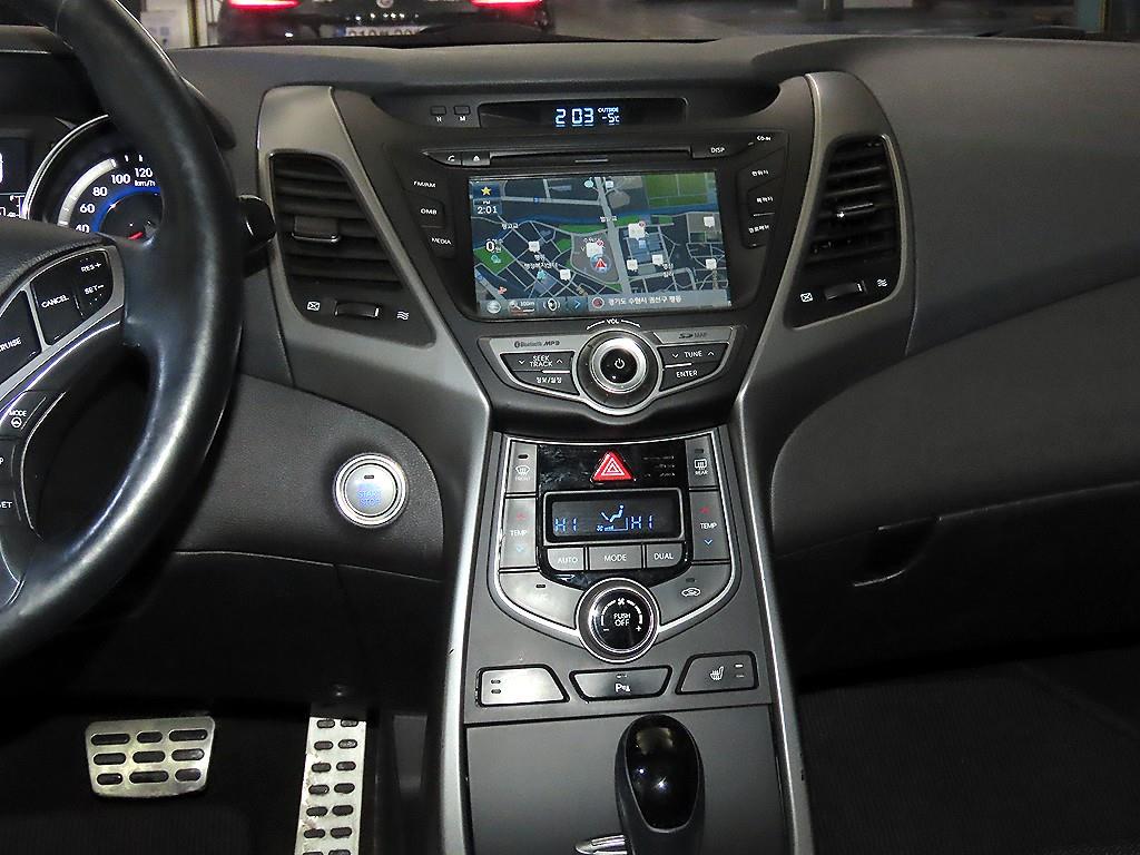 HYUNDAI Avante - Vista 11