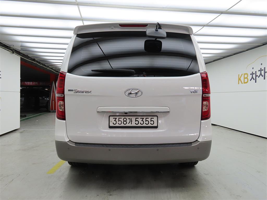HYUNDAI Starex - Vista 3