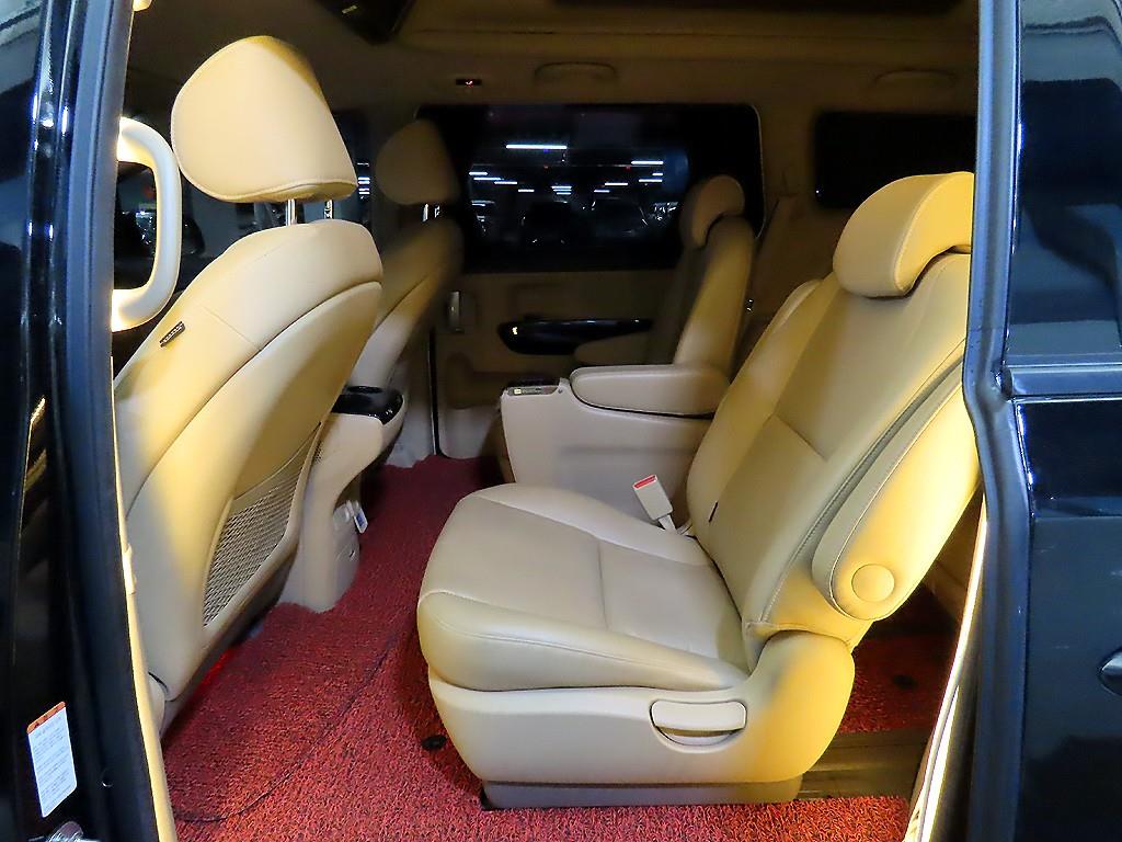 KIA Carnival - Vista 7