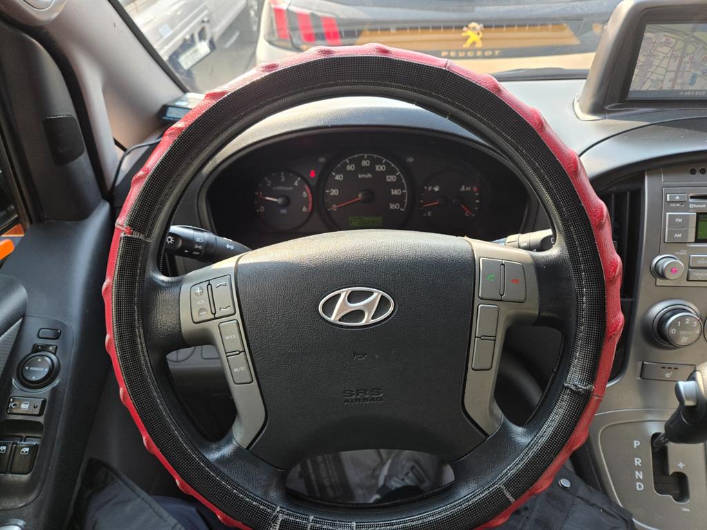 HYUNDAI Starex - Vista 8