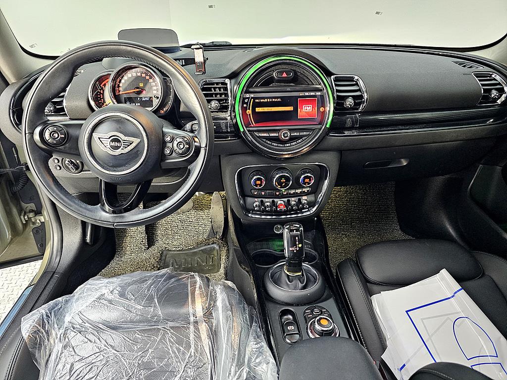 Mini Clubman - Vista 5