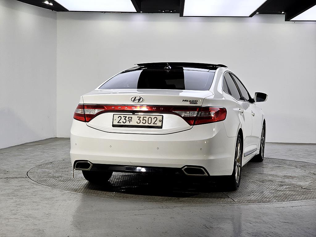 HYUNDAI Grandeur - Vista 3