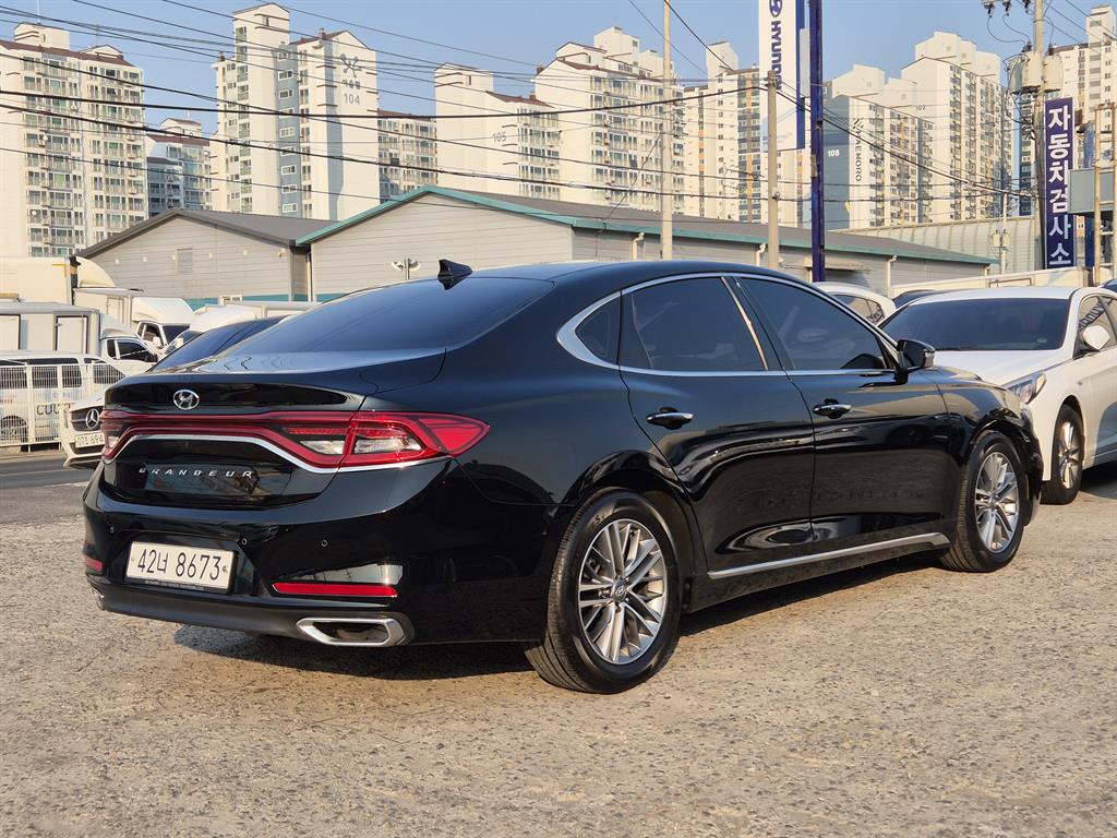 HYUNDAI Grandeur - Vista 4
