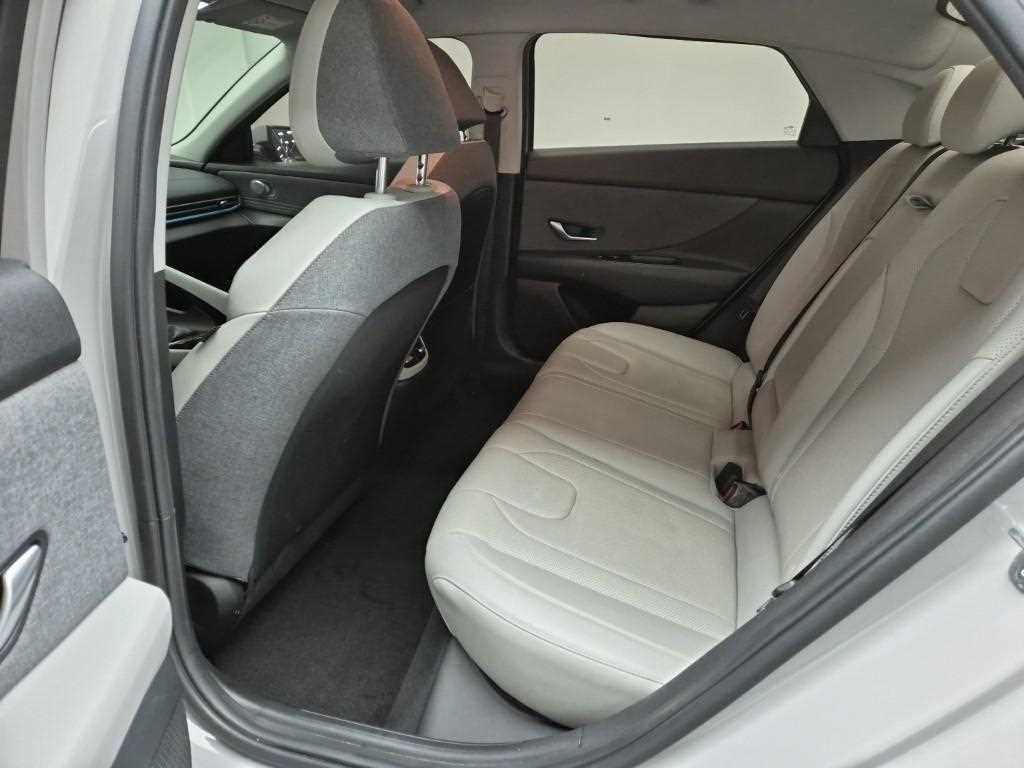 HYUNDAI Avante - Vista 12