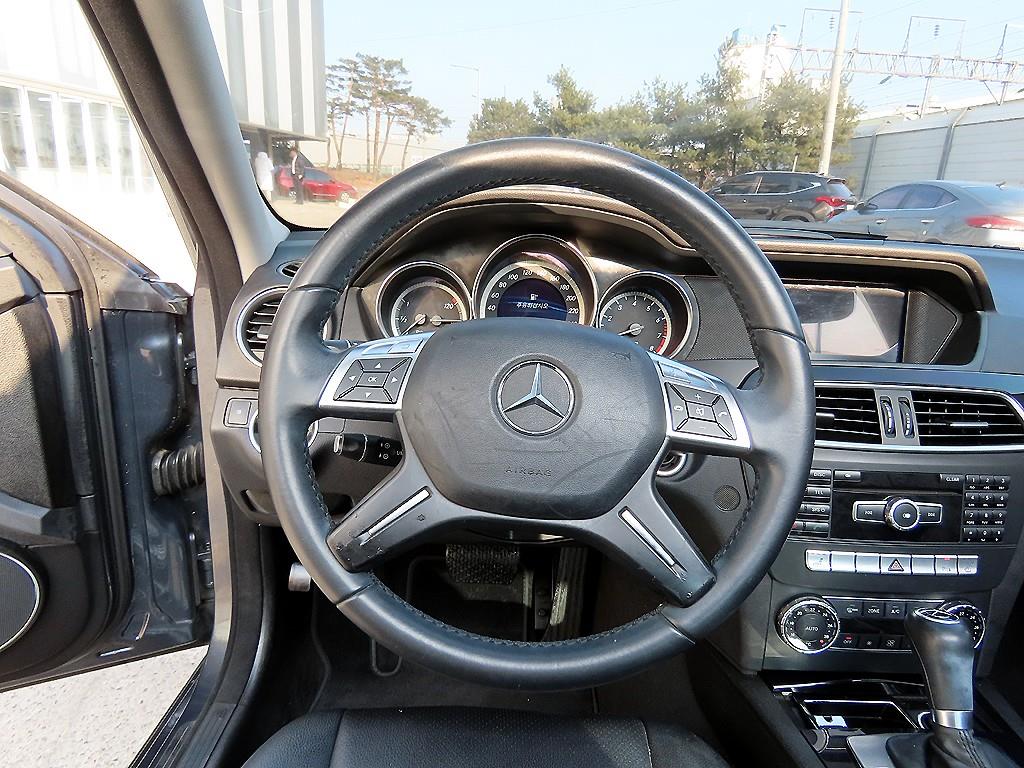 Mercedes Benz C Class - Vista 9