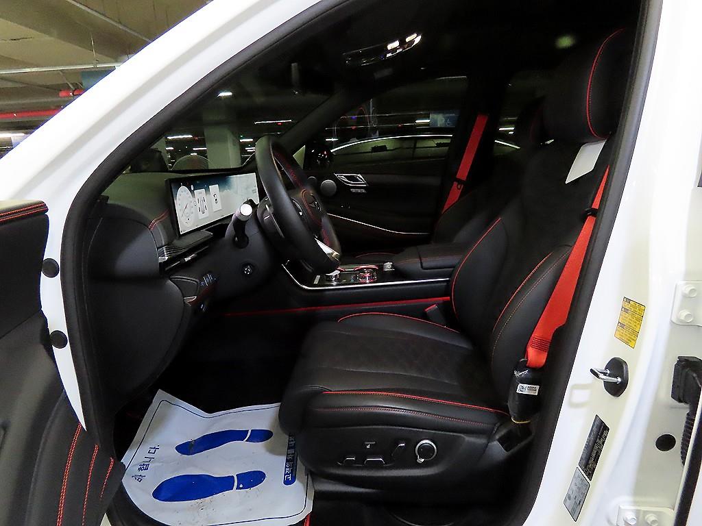 Genesis GV80 - Vista 6