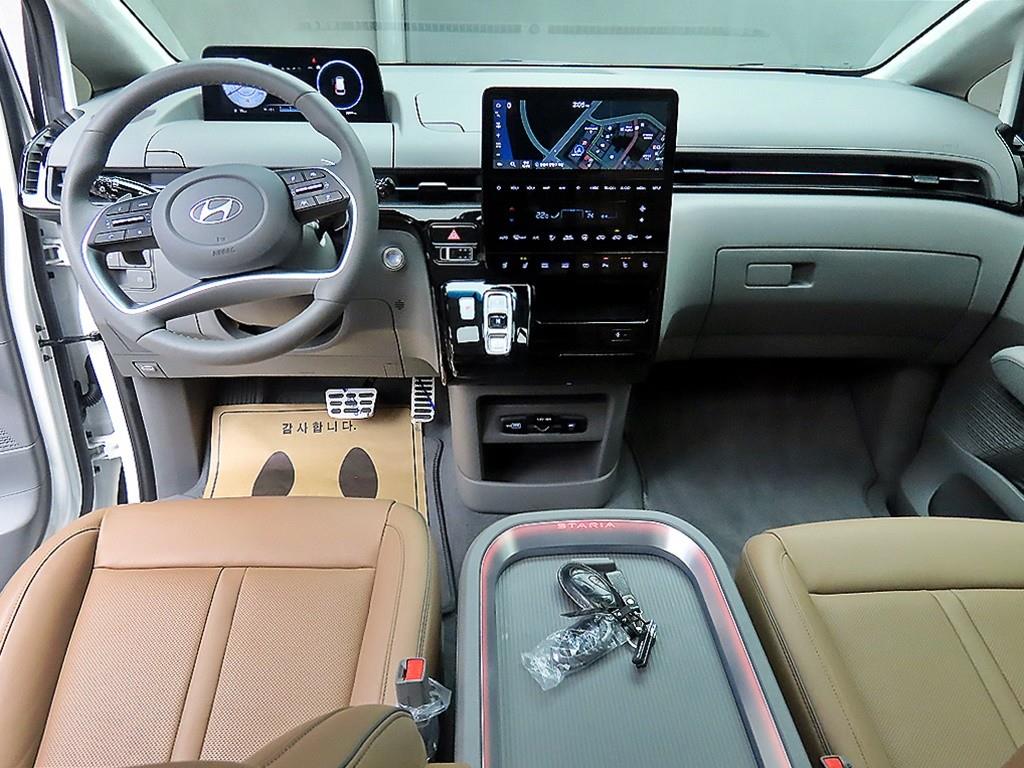 HYUNDAI Staria - Vista 7