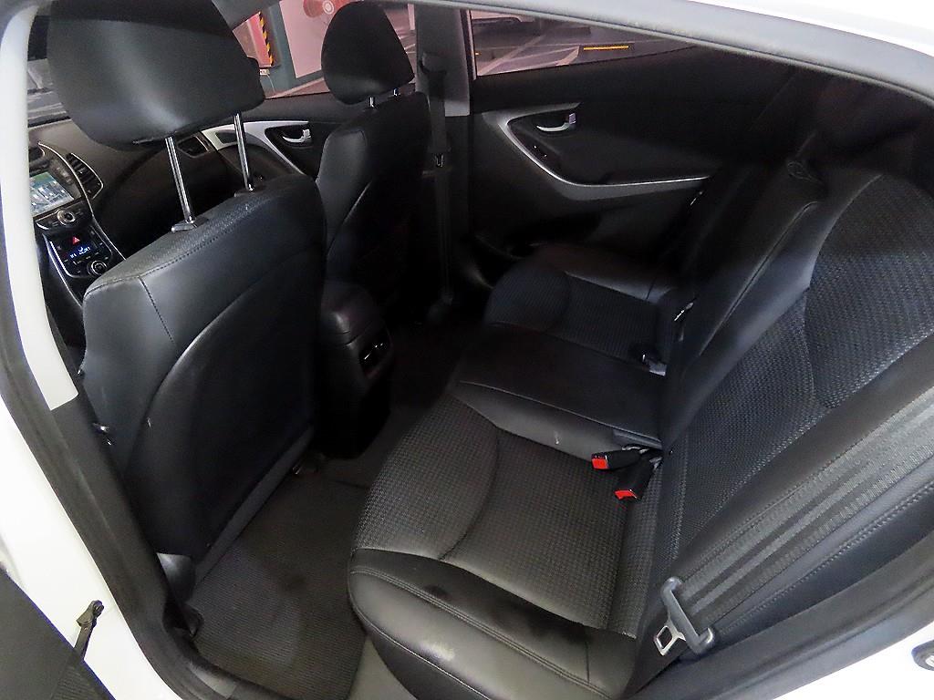 HYUNDAI Avante - Vista 7