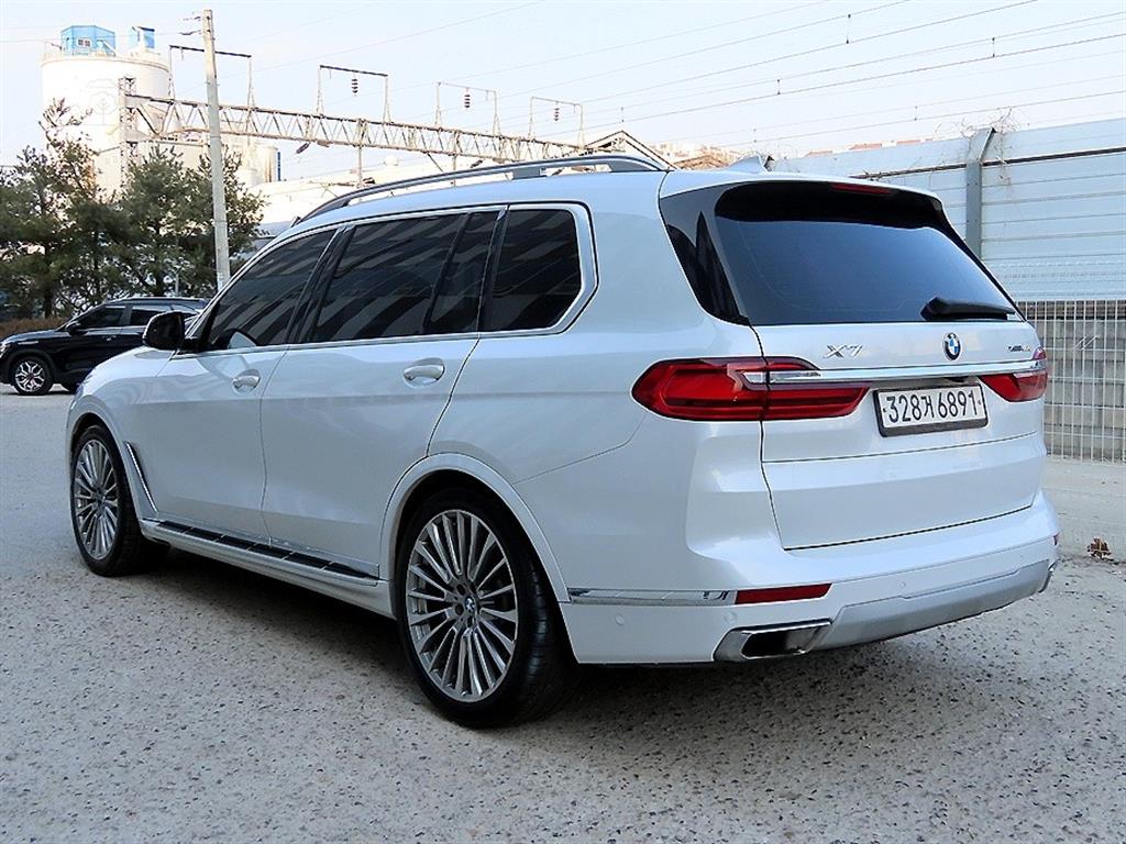 BMW X7 - Vista 3