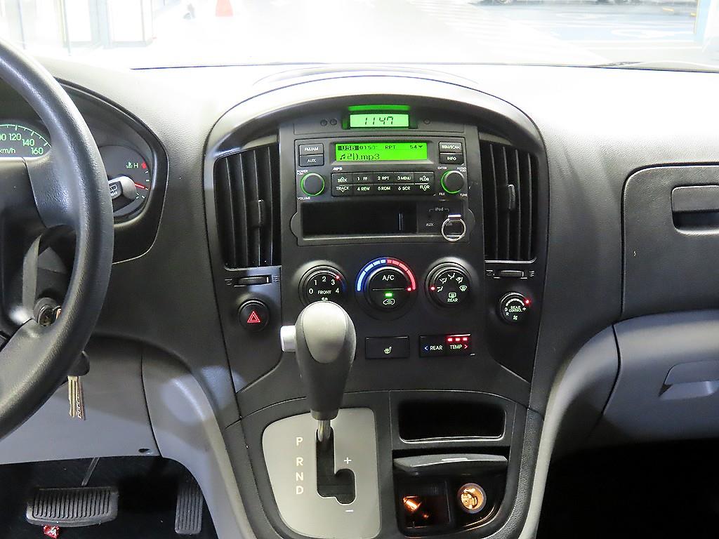 HYUNDAI Starex - Vista 12