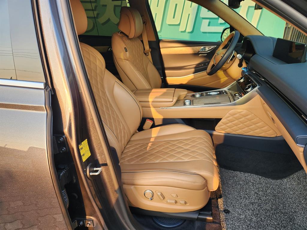 Genesis GV80 - Vista 8