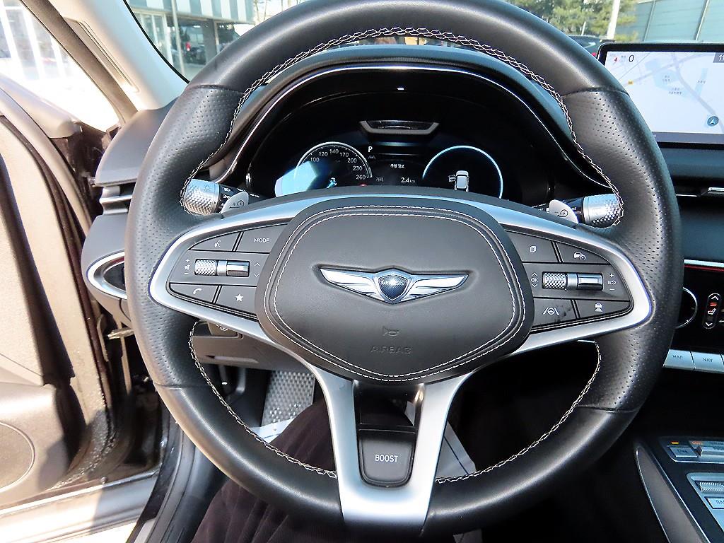 Genesis GV70 - Vista 8