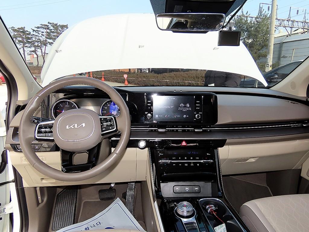 KIA Carnival - Vista 8