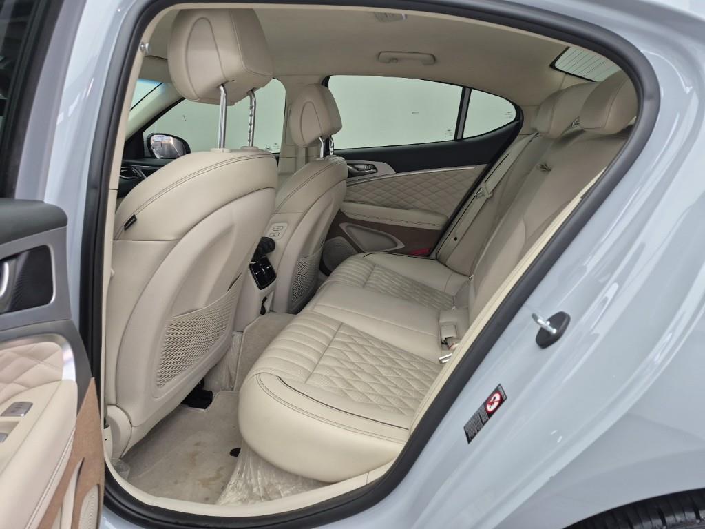 Genesis G70 - Vista 12