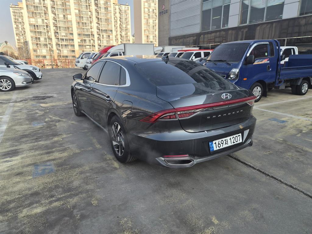 HYUNDAI Grandeur - Vista 3