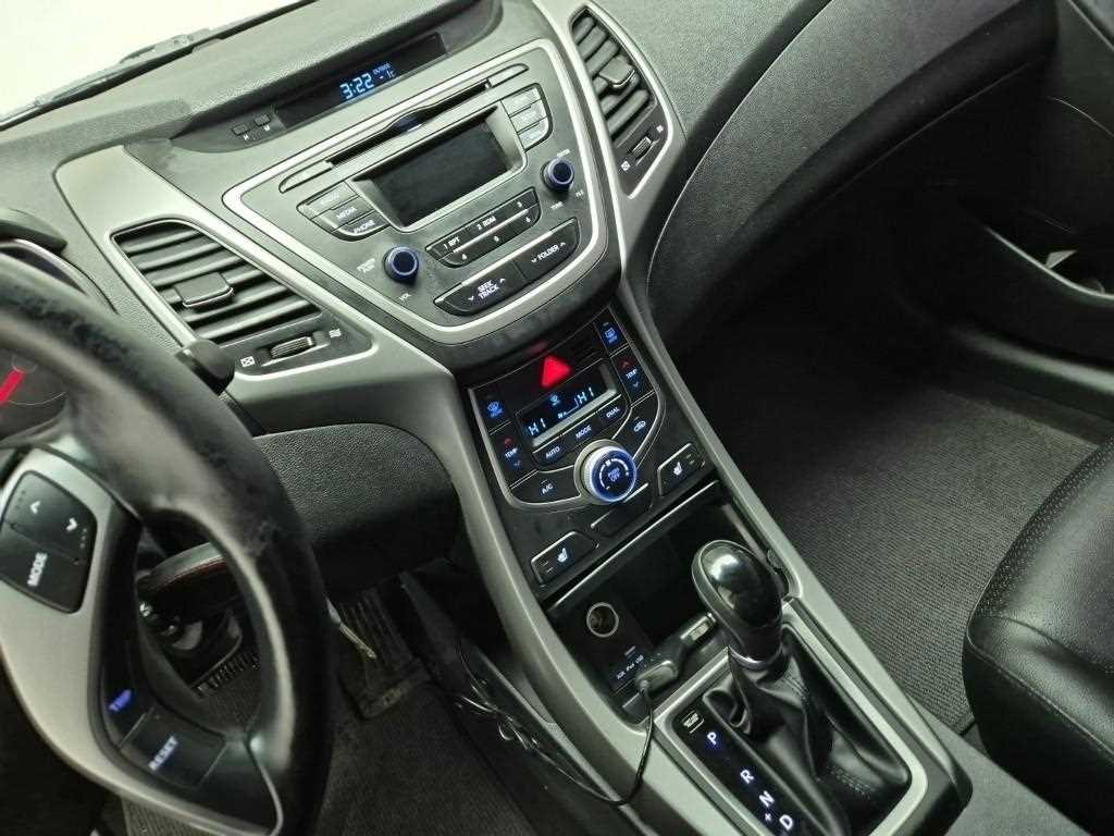 HYUNDAI Avante - Vista 10