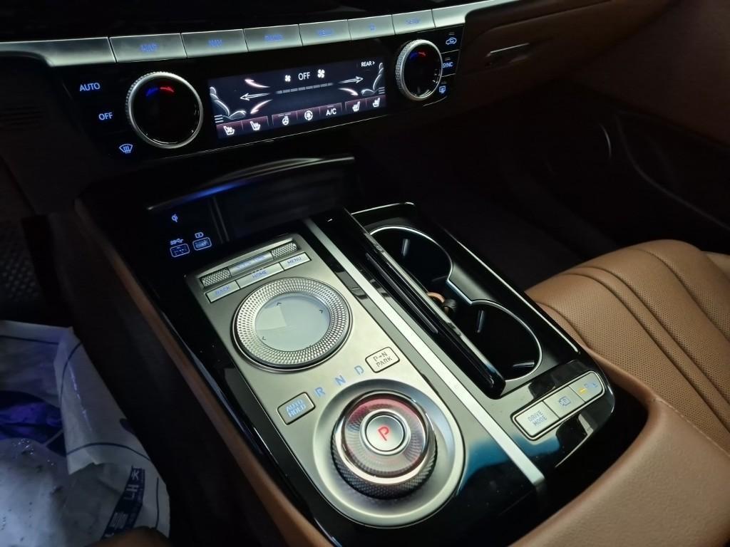 Genesis G80 - Vista 8