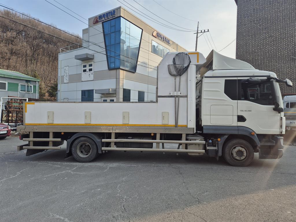 medium and large cargo Live Fish Car - Vista 4