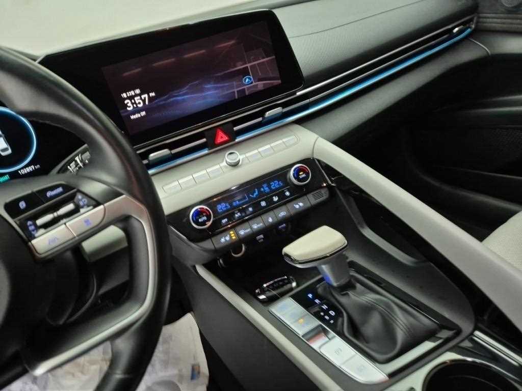 HYUNDAI Avante - Vista 10