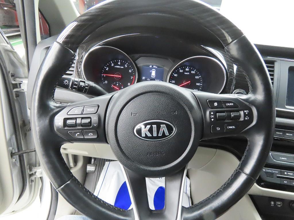 KIA Carnival - Vista 8