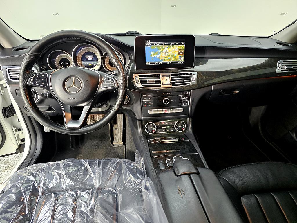 Mercedes Benz CLS Class - Vista 5