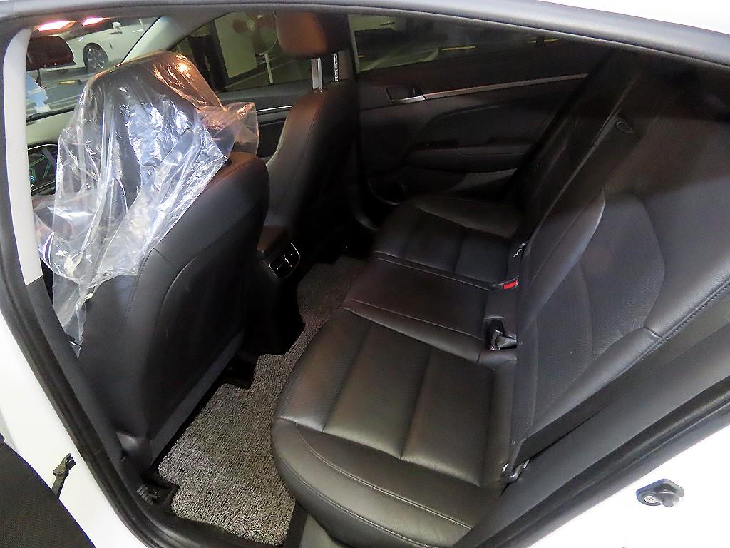 HYUNDAI Avante - Vista 7