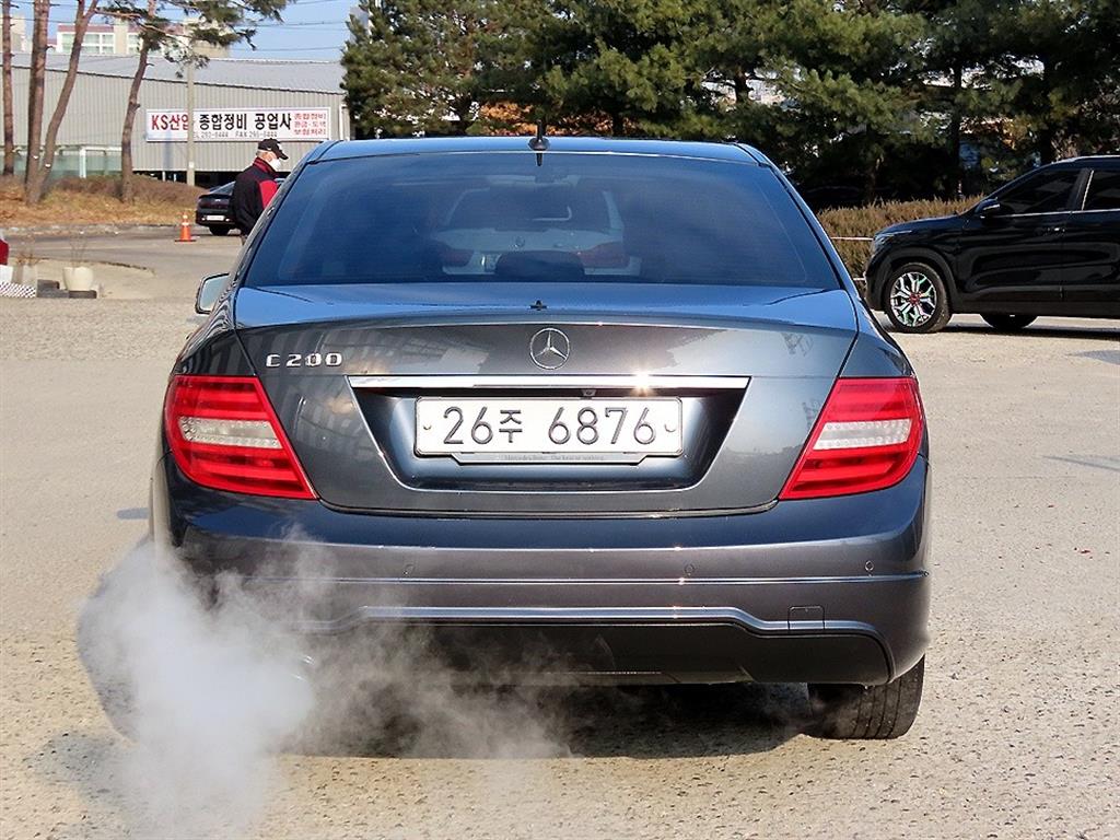 Mercedes Benz C Class - Vista 4