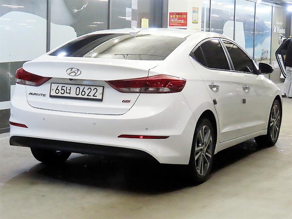 HYUNDAI Avante - Vista 4